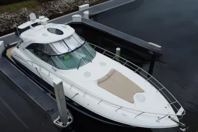 2005 Cruisers Yachts 500 Express